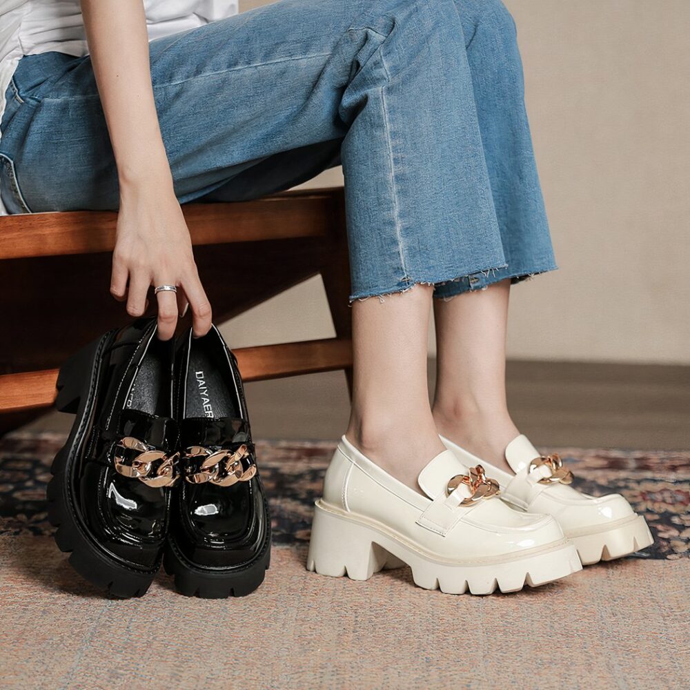 Patent leather-effect platform loafers with gold chain detail for women - Image 2
