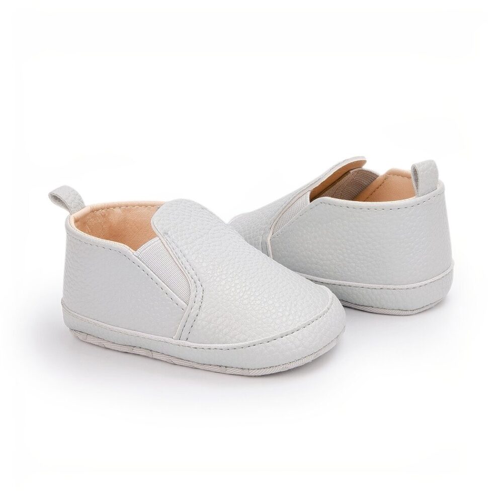 Plain synthetic leather slip-on moccasins for babies - Image 6