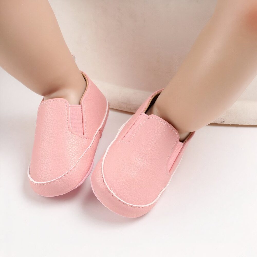 Plain synthetic leather slip-on moccasins for babies - Image 14