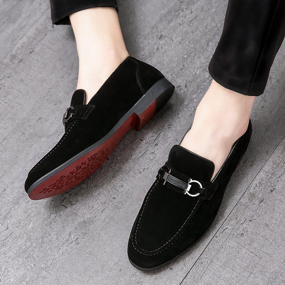 Synthetic suede loafers with decorative chain for men - Image 5