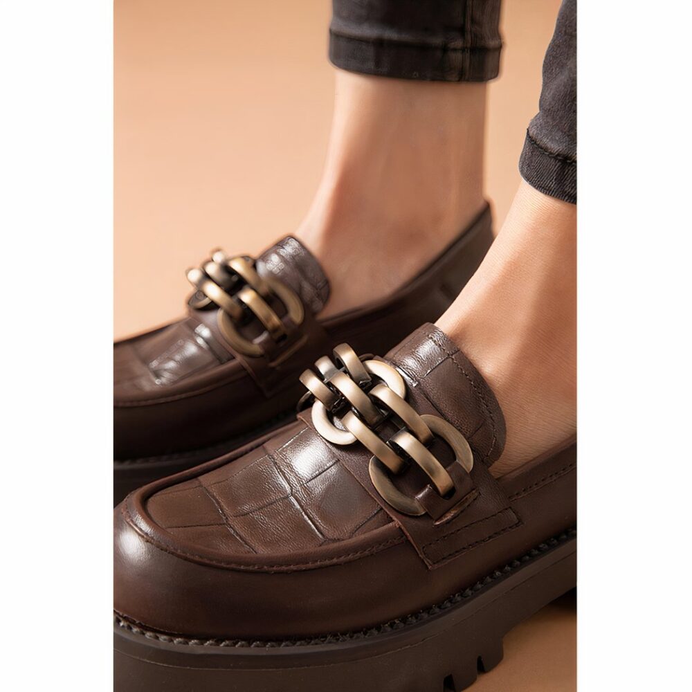 Synthetic leather loafers with metal chain for women - Image 2