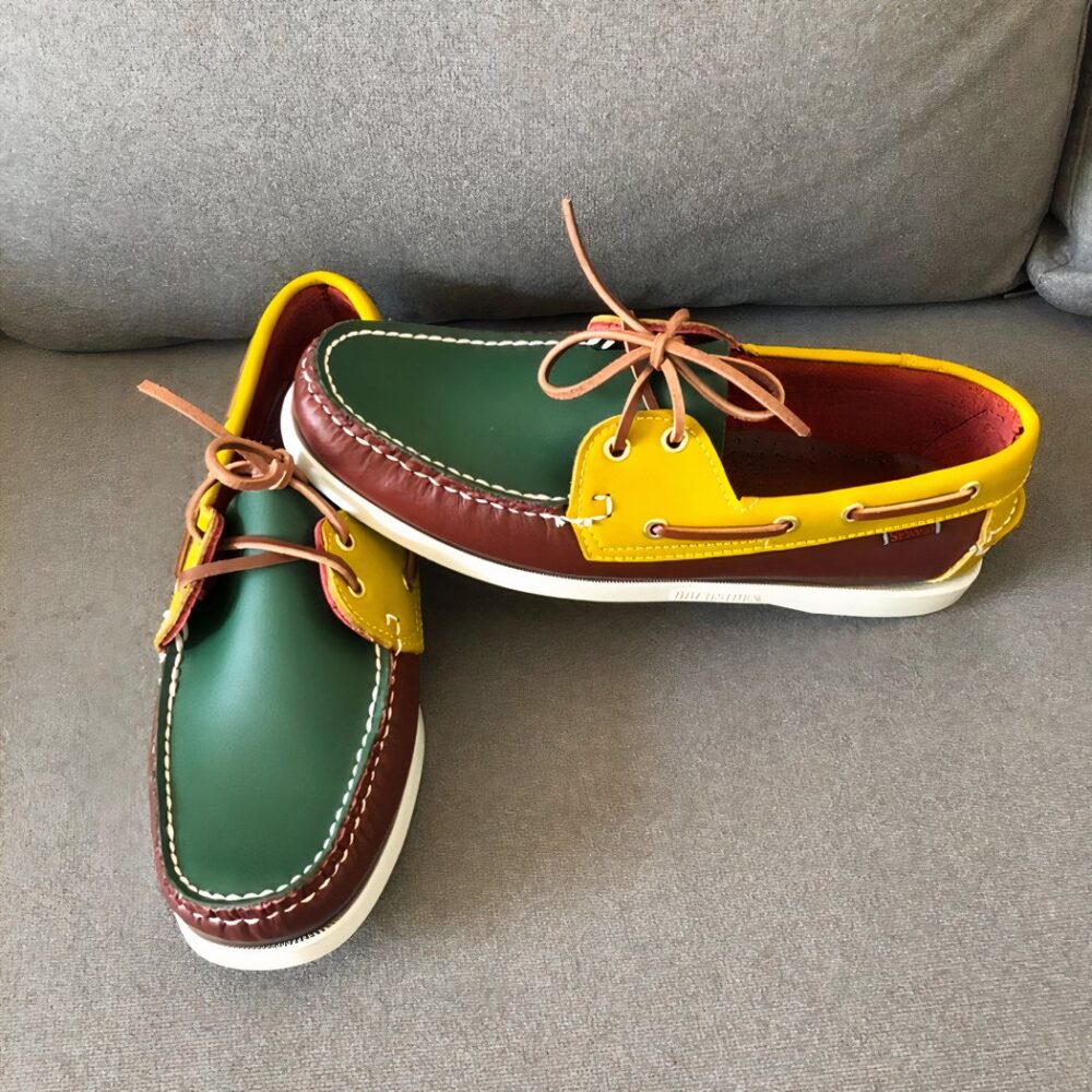 Three-tone lace-up boat moccasins with leather look for men - Image 3