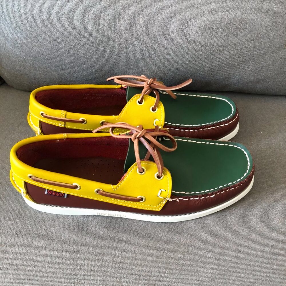 Three-tone lace-up boat moccasins with leather look for men - Image 2