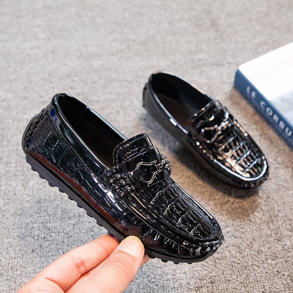 Versatile patent leather moccasins for boys - Image 4