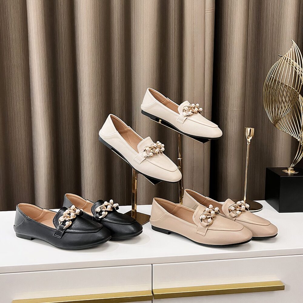 Women's classic flat loafers with white pearls - Image 3