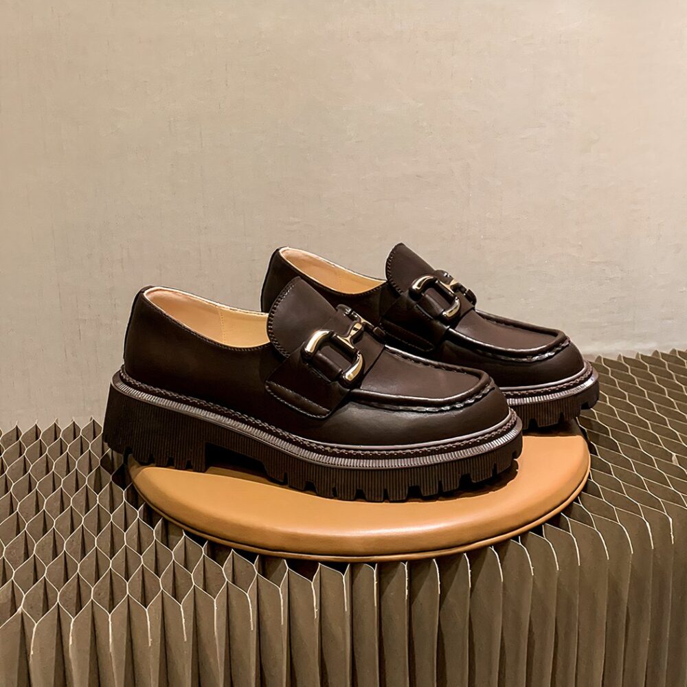 Women's moccasins with thick heels in neutral colors - Image 3
