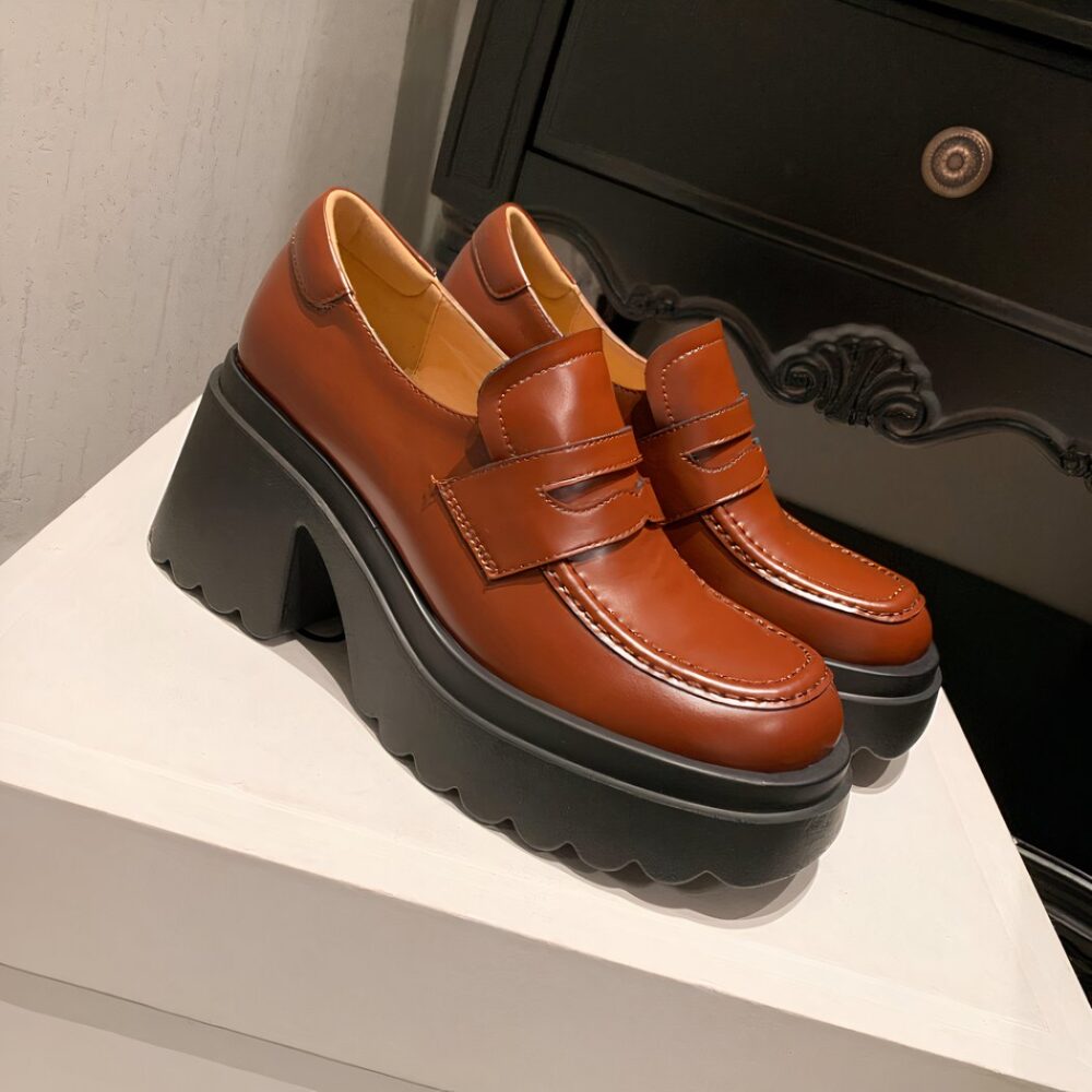 Women's synthetic leather heeled loafers - Image 3