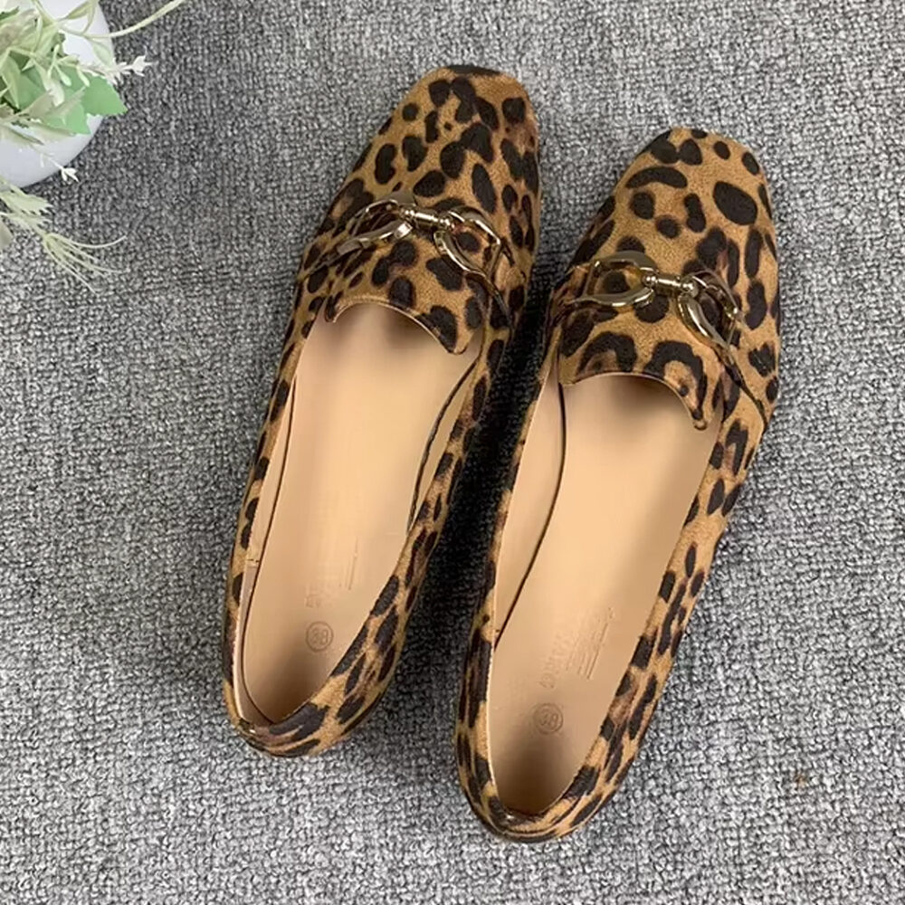 Leopard print loafers with chain for women - Image 4