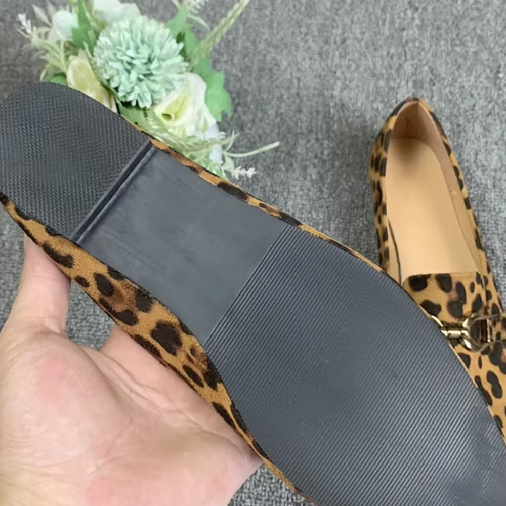 Leopard print loafers with chain for women - Image 6