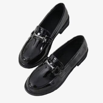 Loafers in patent leather with metallic details on a white background