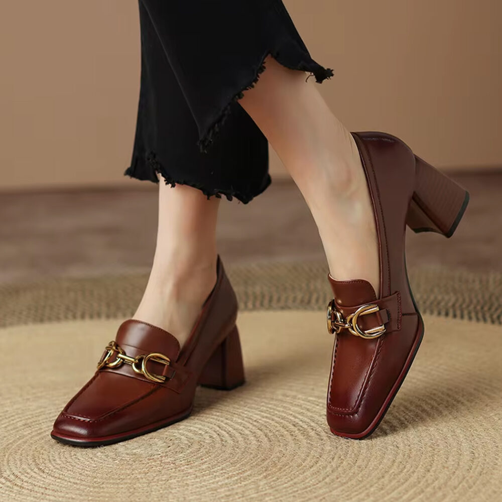 Vintage-style leather heeled loafers for women - Image 2