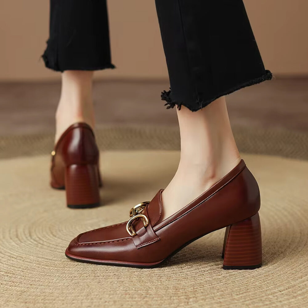 Vintage-style leather heeled loafers for women - Image 3