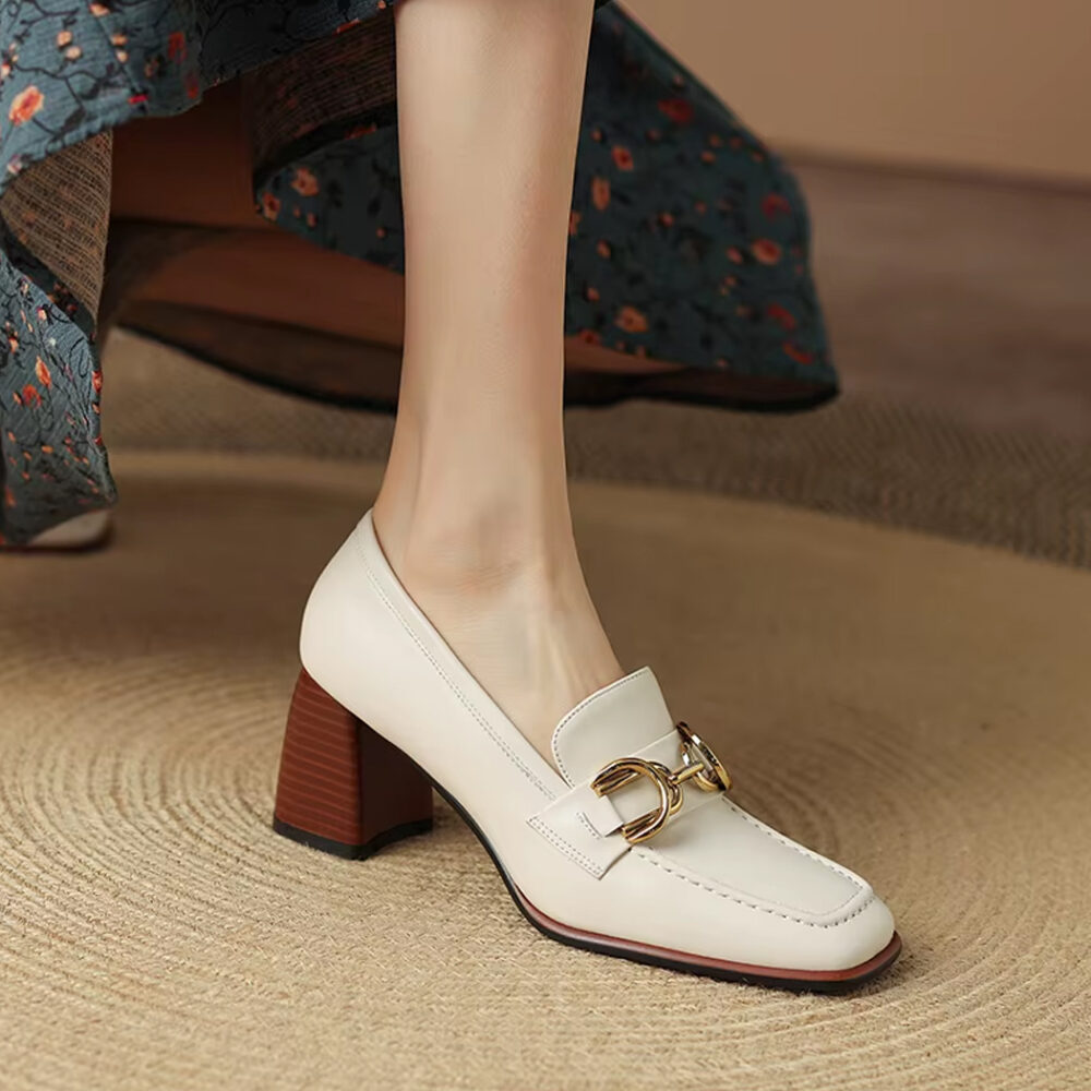 Vintage-style leather heeled loafers for women - Image 4