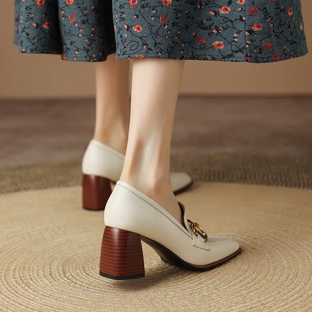 Vintage-style leather heeled loafers for women - Image 5